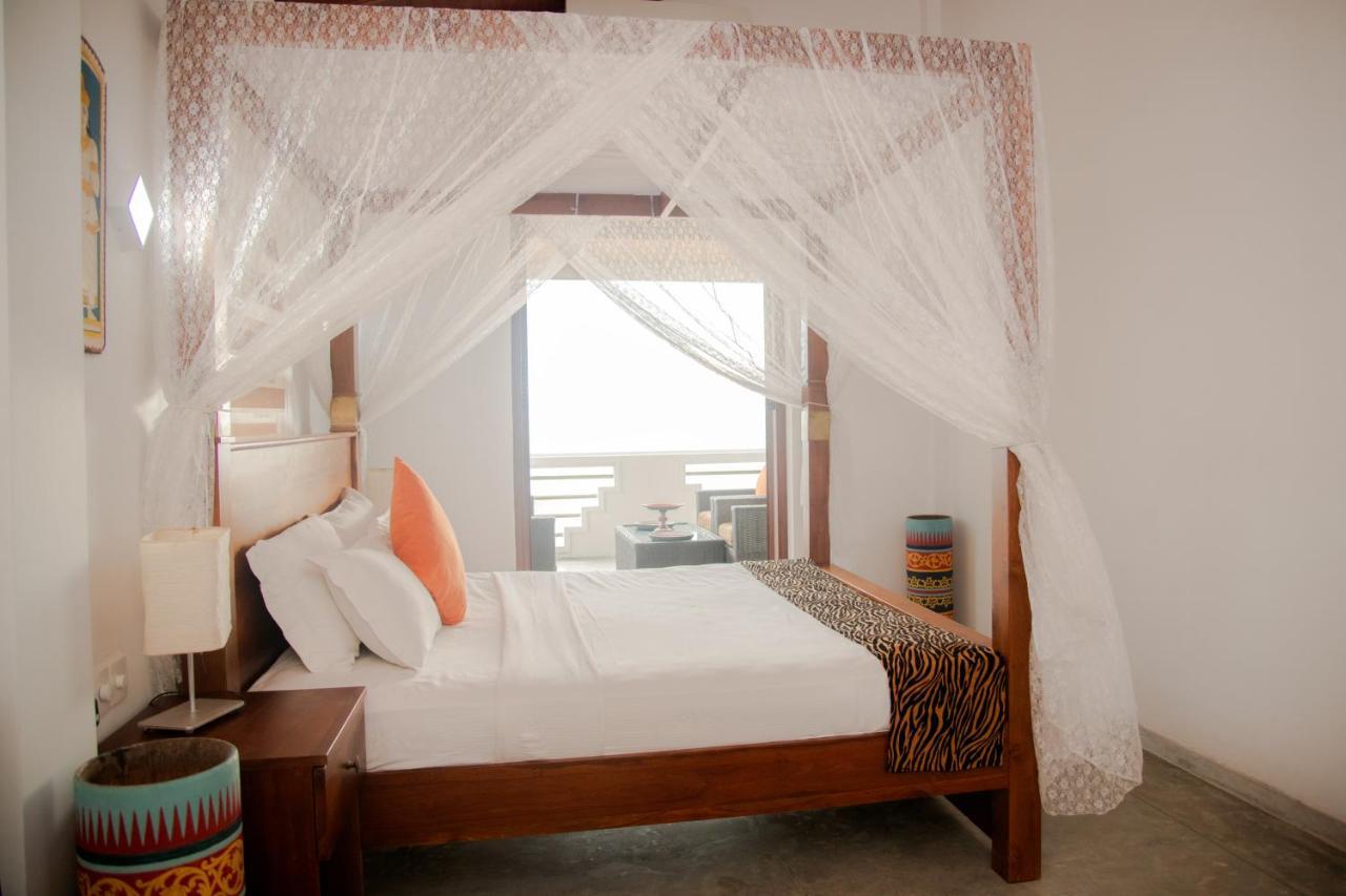 Sea Crest Beach Villa Ambalangoda  Bagian luar foto