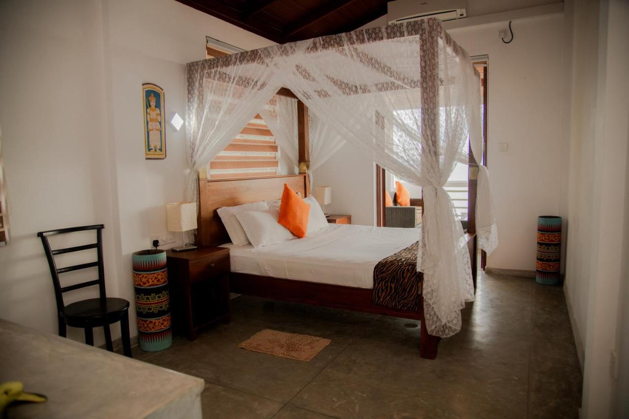 Sea Crest Beach Villa Ambalangoda  Bagian luar foto