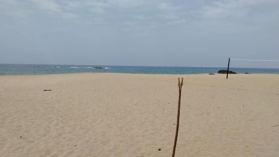 Sea Crest Beach Villa Ambalangoda  Bagian luar foto