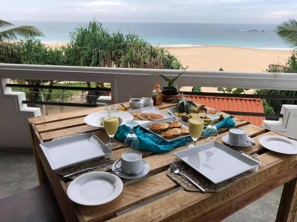 Sea Crest Beach Villa Ambalangoda  Bagian luar foto