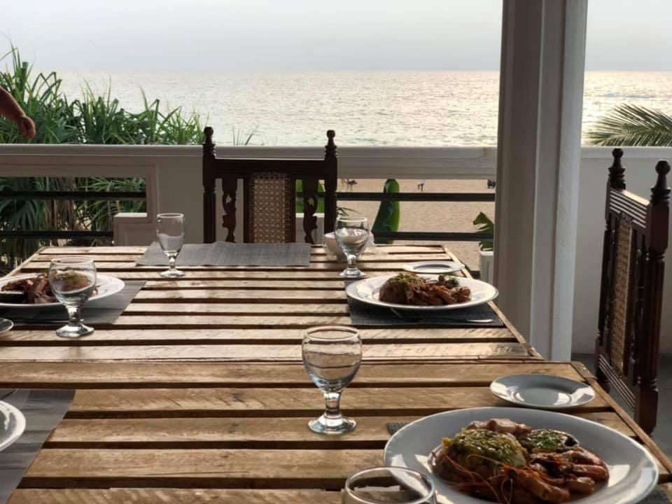 Sea Crest Beach Villa Ambalangoda  Bagian luar foto