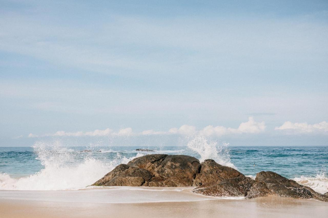 Sea Crest Beach Villa Ambalangoda  Bagian luar foto