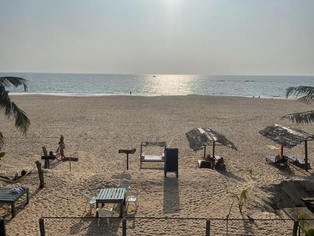 Sea Crest Beach Villa Ambalangoda  Bagian luar foto