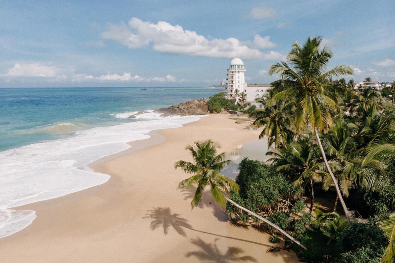 Sea Crest Beach Villa Ambalangoda  Bagian luar foto
