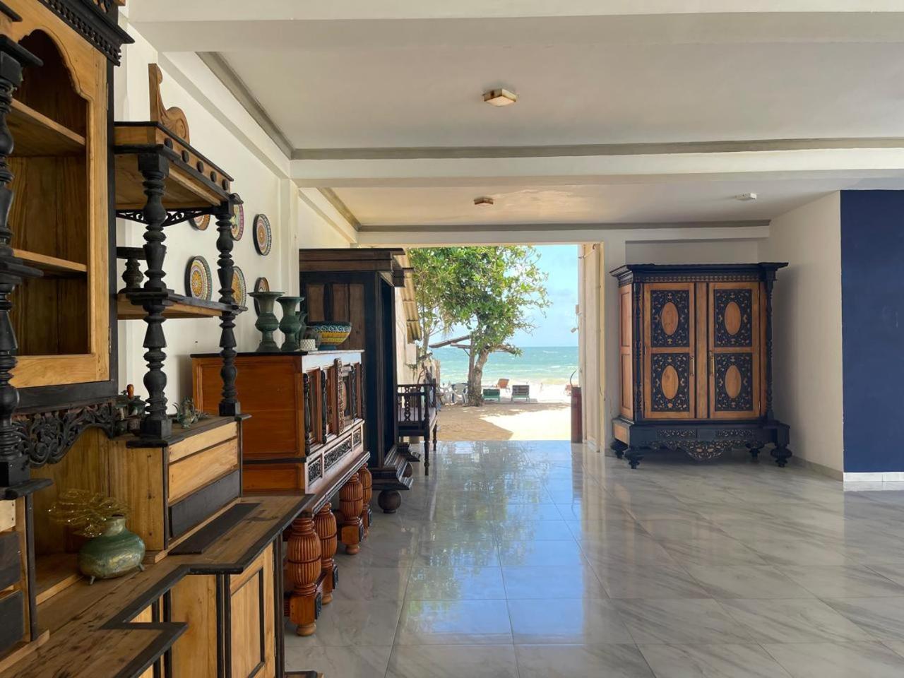 Sea Crest Beach Villa Ambalangoda  Bagian luar foto